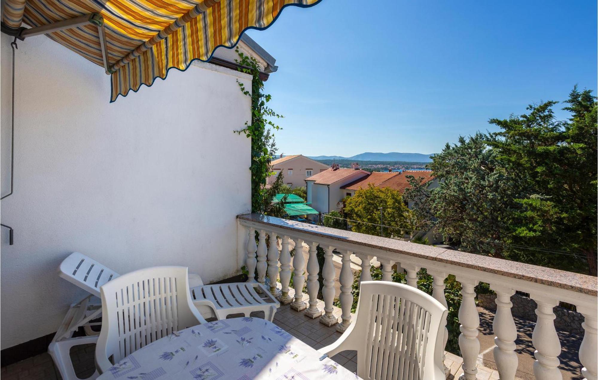 Beautiful Apartment In Malinska With Kitchen エクステリア 写真