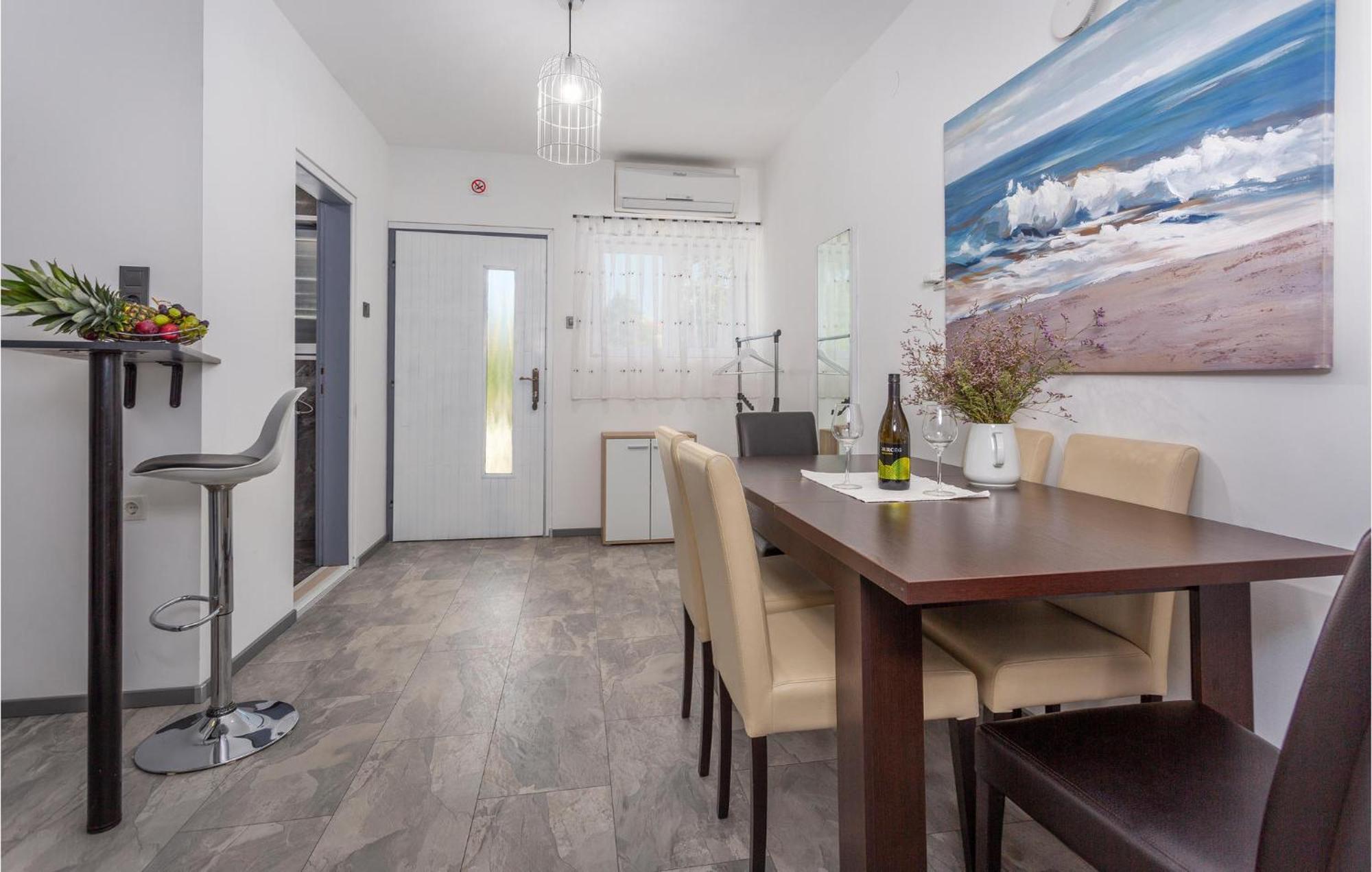 Beautiful Apartment In Malinska With Kitchen エクステリア 写真