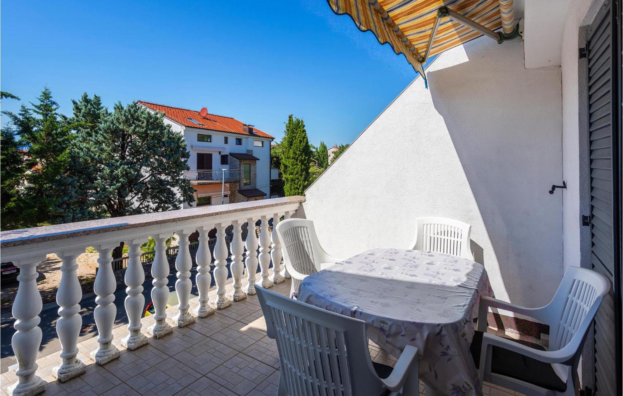 Beautiful Apartment In Malinska With Kitchen エクステリア 写真