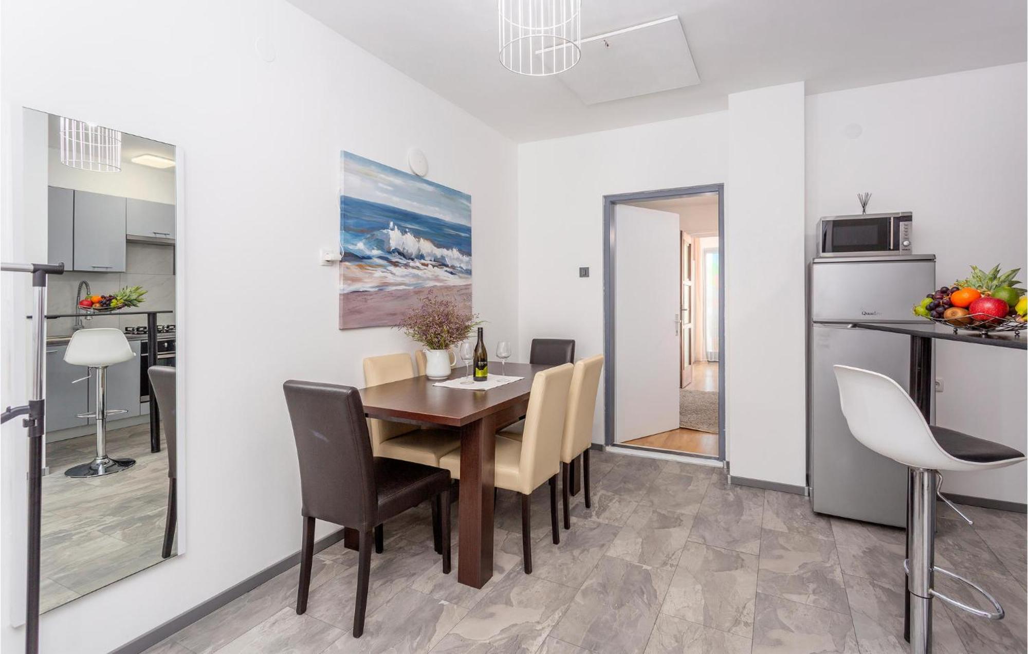 Beautiful Apartment In Malinska With Kitchen エクステリア 写真