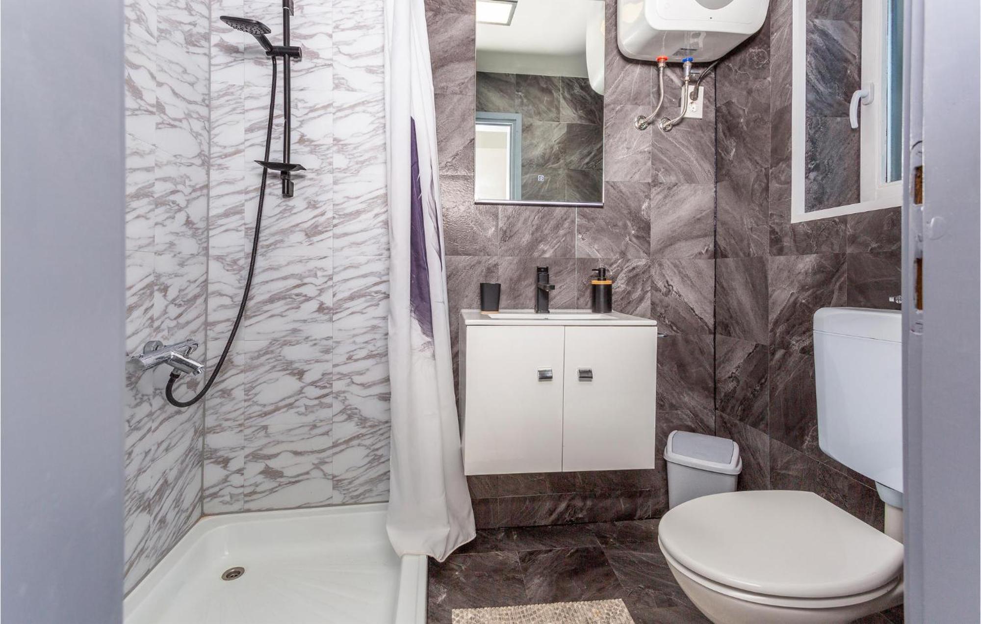 Beautiful Apartment In Malinska With Kitchen エクステリア 写真